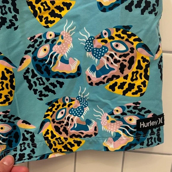 Hurley size Medium (boys 10-12) EUC swim trunks - Picture 5 of 7